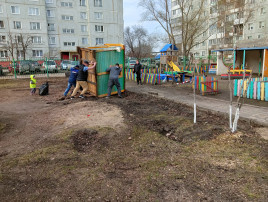На субботник вышли дружно! На субботник вышли дружно!.